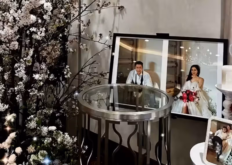 玄彬孫藝珍再曝新婚紗照,兩人親密依偎牽手放閃,超大婚戒首曝光