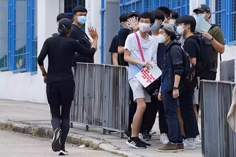 好友曾江去世後,周潤發突然沒了任何音訊,疑似還沒走出喪友之痛