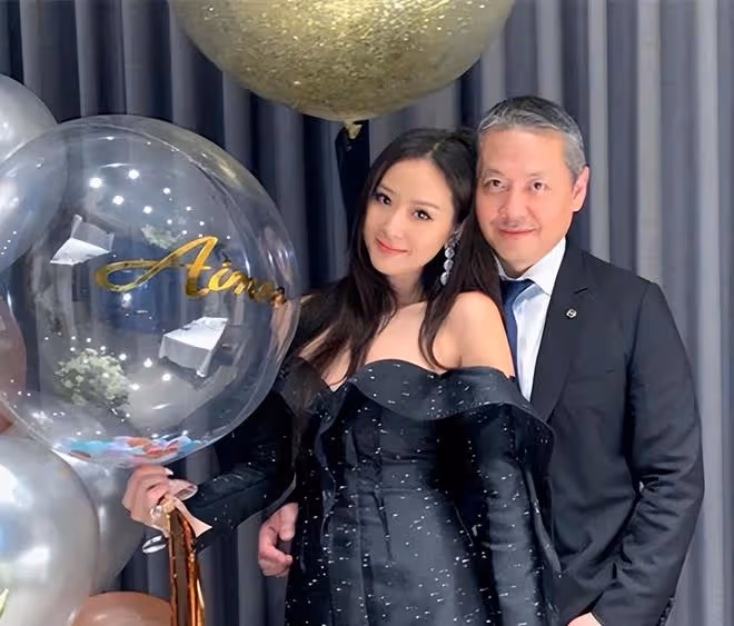 孫芸芸曬一家三口合影,帥氣兒子正面照首曝光,是40億集團繼承人