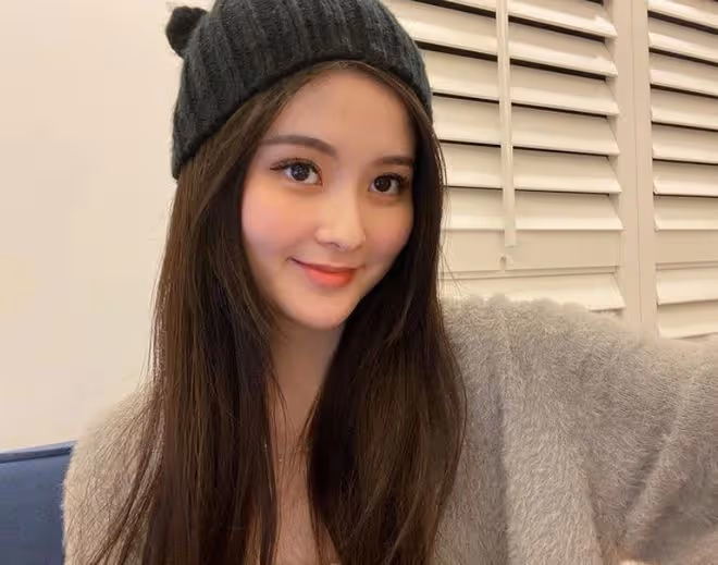 孫芸芸曬一家三口合影,帥氣兒子正面照首曝光,是40億集團繼承人