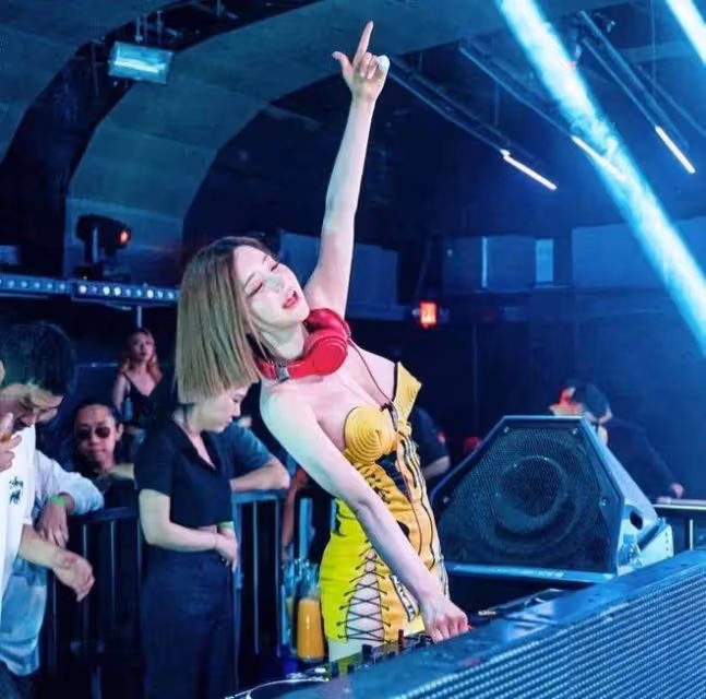 韓國女DJ 美航事件視頻流出，她怎麼這麼慘...