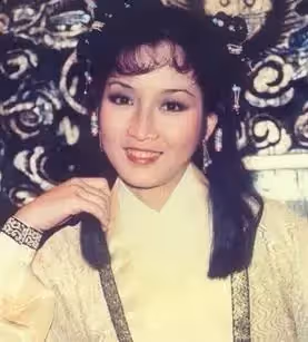 曾與趙雅芝齊名!事業巔峰為愛隱退「老公2次破產」不離不棄 「結婚40年無子女」感情甜蜜如初