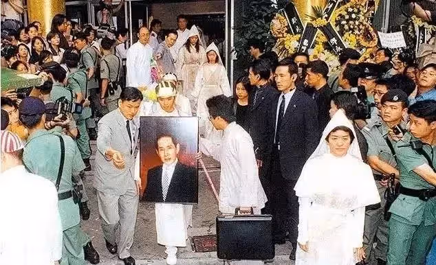 嘆最窮只有1億!富二代男星為爭產「與母親公開決裂」 堅持「不婚不生」同時穩交3女友