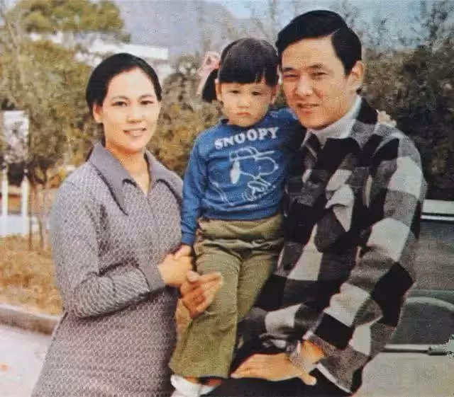 痴戀影帝6年無果!一代情歌天后「嫁富豪丈夫19年」無子女 「三度人工受孕皆失敗」今51歲仍被寵成公主