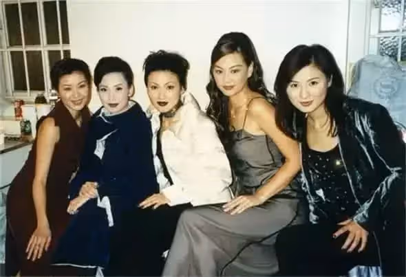 痴戀影帝6年無果!一代情歌天后「嫁富豪丈夫19年」無子女 「三度人工受孕皆失敗」今51歲仍被寵成公主