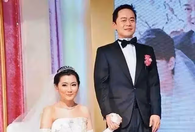 Selina采訪引熱議！向小7歲男友表明態度「結婚但不領證」，直言我不要法律保障，網友：是最純粹的愛情