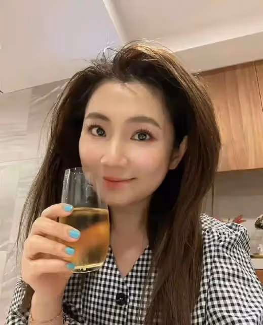 Selina采訪引熱議！向小7歲男友表明態度「結婚但不領證」，直言我不要法律保障，網友：是最純粹的愛情