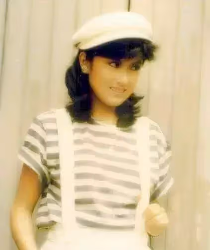 ​83版「最美華箏」隱退26年首現身，她是童安格的表妹，在事業正紅息影，現在年近六旬風采依舊，網：優雅老去很美