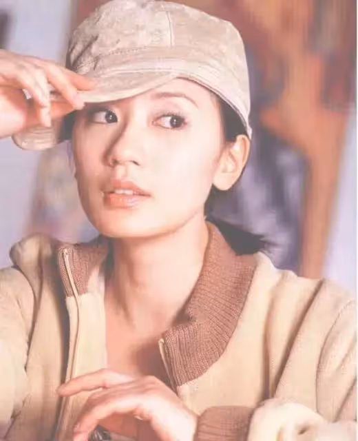 嫁錯人也能贏回人生,前夫索要2800萬,賈靜雯霸氣全給如今手牽3女兒,帥尪滿眼是愛幸福爆棚