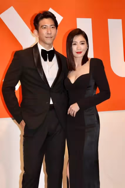 嫁錯人也能贏回人生,前夫索要2800萬,賈靜雯霸氣全給如今手牽3女兒,帥尪滿眼是愛幸福爆棚