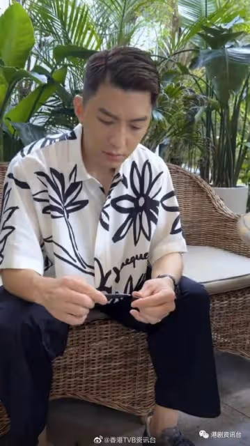 41歲TVB當紅小生顏值回春!疑畫眼線被網民笑太妖艷:以為是馮春美