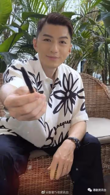 41歲TVB當紅小生顏值回春!疑畫眼線被網民笑太妖艷:以為是馮春美