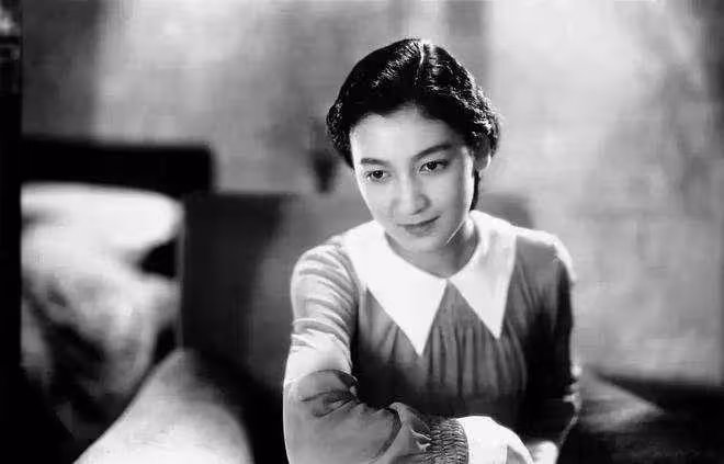 日本女演員原節子,曾被送給麥克阿瑟當情人,活到95歲病逝