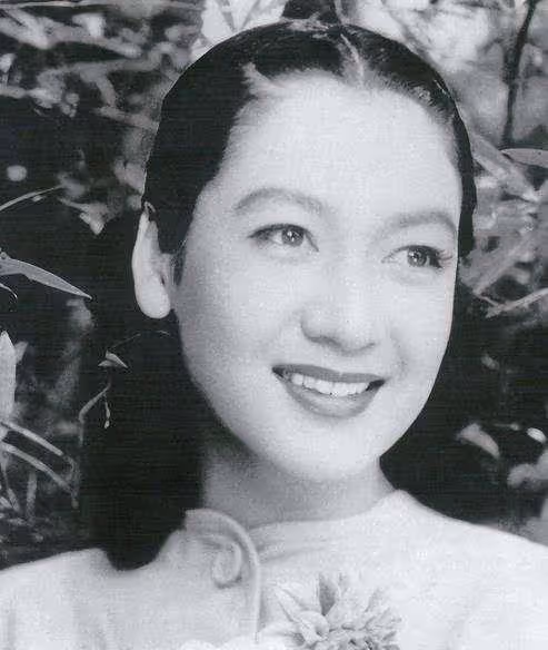 日本女演員原節子,曾被送給麥克阿瑟當情人,活到95歲病逝