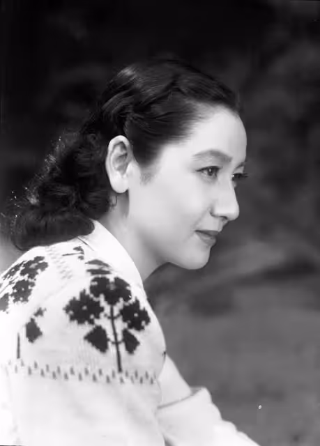 日本女演員原節子,曾被送給麥克阿瑟當情人,活到95歲病逝