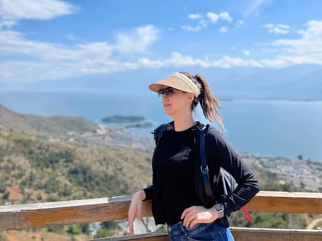 甄子丹夫婦內地旅遊,4個月內2度前往雲南,汪詩詩稱已愛上當地