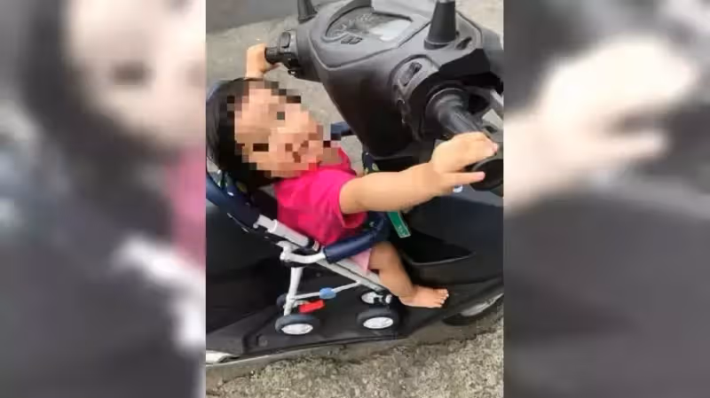抓到寶媽騎車「帶2孩」!檢舉達人po文:我該檢舉嗎?寶爸現身6000字長文苦勸「不是不想遵守,是真的無奈!」