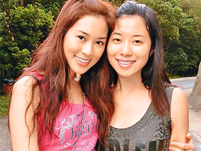 徐子淇妹妹罕露面,素顏出鏡長得像姐姐,嫁富豪生3個兒子太幸福
