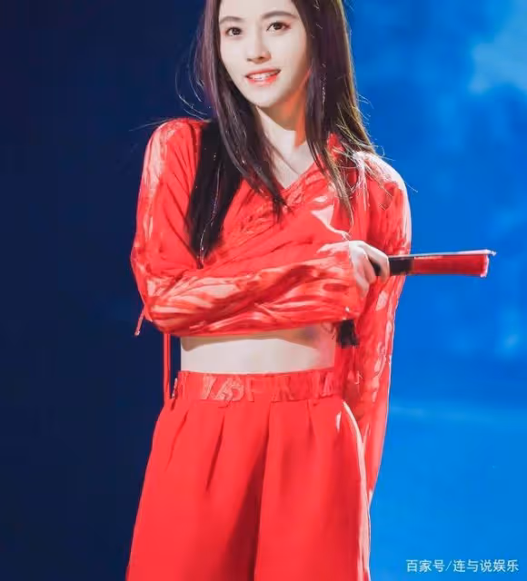 3位漫畫臉女神:中國鞠婧禕,韓國裴珠泫,看到Lisa:我愛了