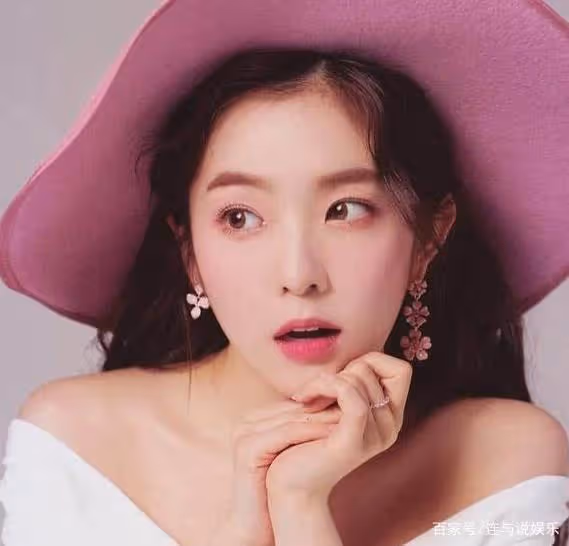 3位漫畫臉女神:中國鞠婧禕,韓國裴珠泫,看到Lisa:我愛了