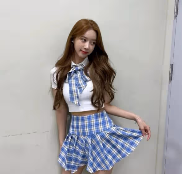 韓國女星李美珠曬近照,穿超短裙大秀身材,狀態超好似少女