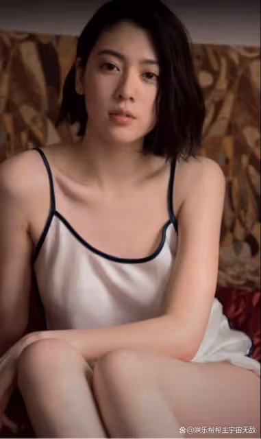 日本超模三吉彩花