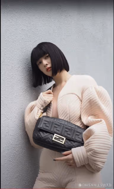 日本超模三吉彩花