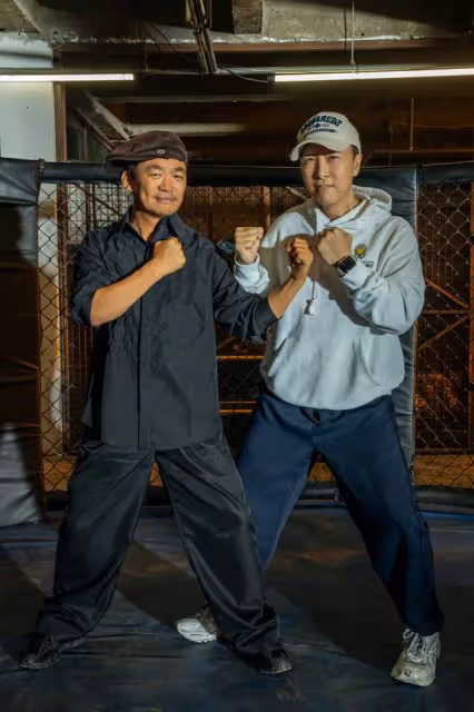40歲王寶強近況曝光!臉部松垮鬍鬚發白太心酸,獲甄子丹親密探班