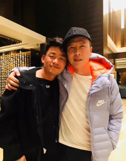 40歲王寶強近況曝光!臉部松垮鬍鬚發白太心酸,獲甄子丹親密探班