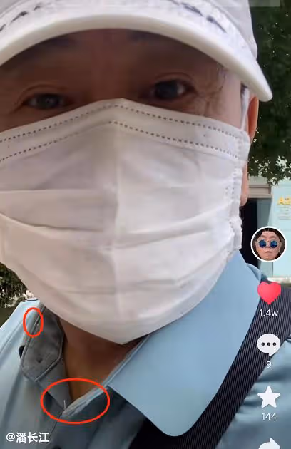 64歲潘長江小區內做核酸，衣服上滿是線頭太樸素，連連咳嗽惹擔憂