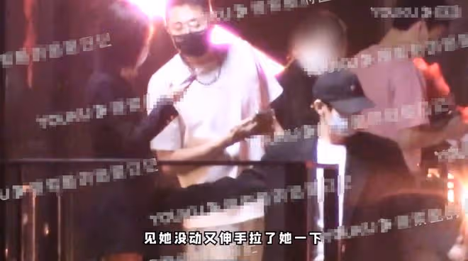 李一桐與小鮮肉被拍!兩人穿情侶裝同回酒店,男方行為霸道引熱議