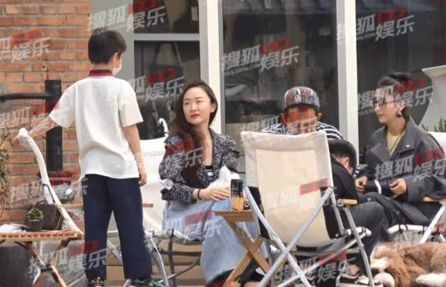 陳思誠佟麗婭外出被疑復合，丫丫細心幫其整理衣服，全程有說有笑