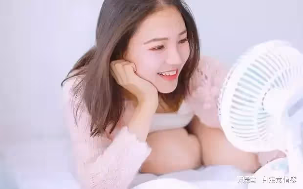 「弟妹,月嫂借我用用唄。」大伯哥話音剛落,就被丈夫掃地出門