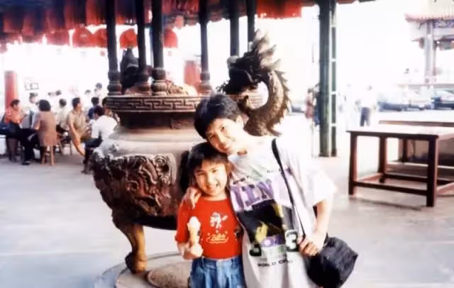 從擺地攤到10年捐出800萬,20歲被寫進台灣教科書的她,溫暖了400萬寒門子弟
