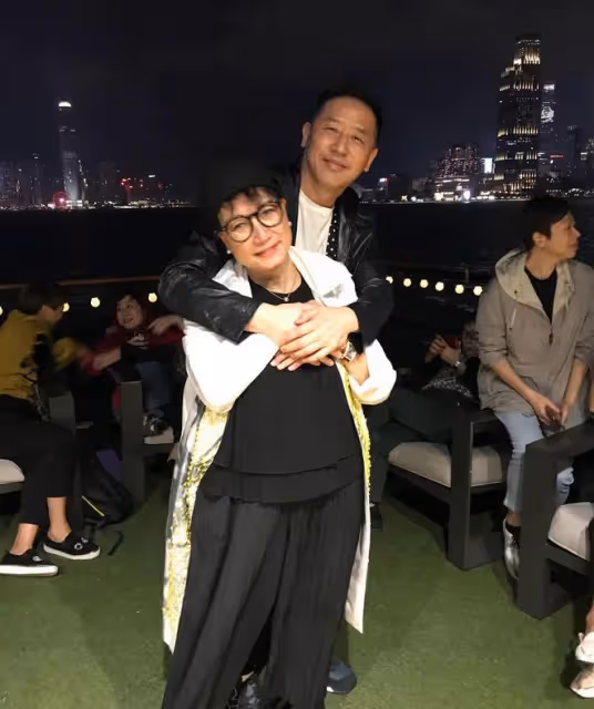 洪金寶前妻豪宅參加聚會,與兒媳孫子同框太溫馨,鄧光榮妻女現身