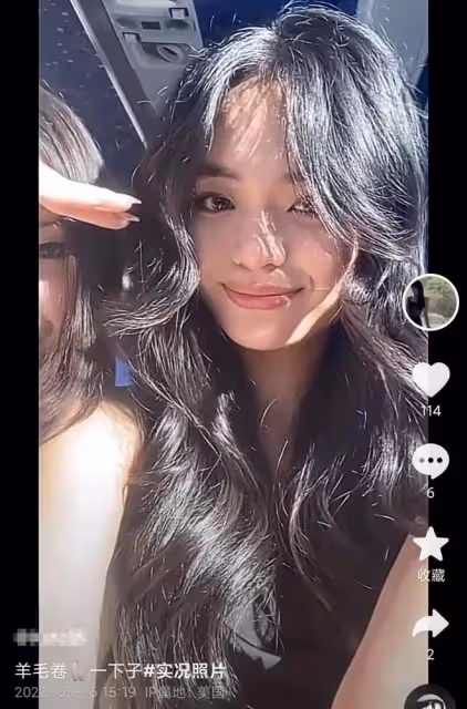 邵兵18歲龍鳳胎女兒罕露面,燙卷髮化妝打扮成熟,目前在國外留學