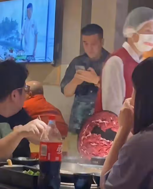 楊子黃聖依與眾星深夜聚餐,在包廂開懷暢飲,孫堅麥迪娜也在