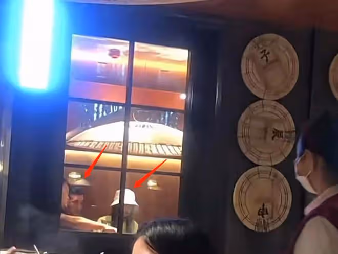 楊子黃聖依與眾星深夜聚餐,在包廂開懷暢飲,孫堅麥迪娜也在