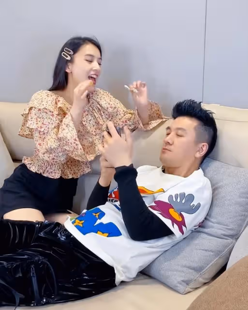 楊子黃聖依與眾星深夜聚餐,在包廂開懷暢飲,孫堅麥迪娜也在