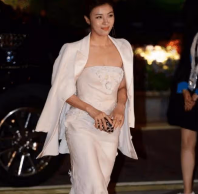 《色即是空》女主如今的樣子,40歲的她美麗不減當年,回憶重現