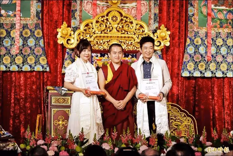 龍千玉不捨恩師項仲為離世「披孝服送行」，恩情終身難忘「兒出意外是他救了我」允諾：會代他照顧太太