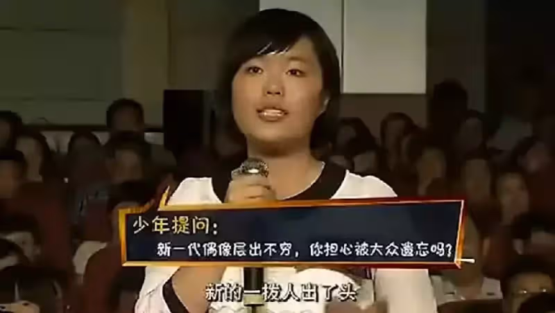 42歲蔡依林近照身材火辣,身形凹凸單腳抬高秀出傲人上圍,衣服破洞露大片肌膚,網:天后真敢穿