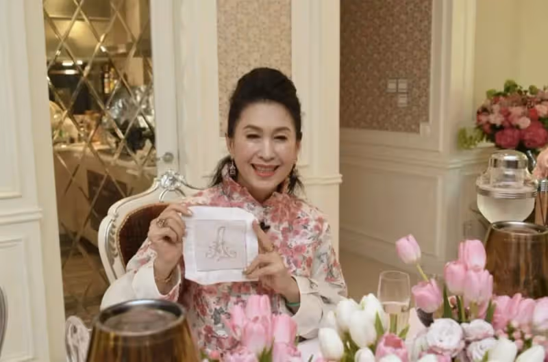 林正英「御用女僵屍」王玉環,卸妝後美的驚豔眾人「賽過王祖賢」,如今63歲仍然韻味十足,網友:最美「女鬼」