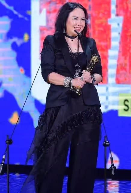 蘇芮上臺領「金曲終身成就獎」哽咽:兒子才是我一生驕傲「揭露兒子學霸背景」欣慰:從來不麻煩我