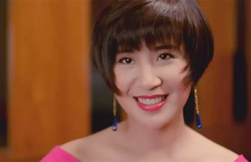 57歲吳君如近照,穿短裙白皙美腿吸睛,直言當初要演丑角很不開心