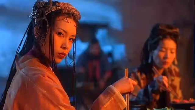 兜兜轉轉16年!49歲情歌天后「與周星馳情斷後」嫁二婚初戀 不懼當後媽「結婚9年不生子」被寵成少女