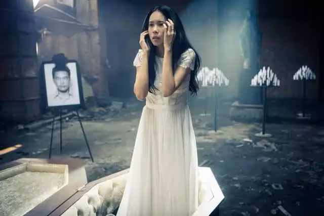 兜兜轉轉16年!49歲情歌天后「與周星馳情斷後」嫁二婚初戀 不懼當後媽「結婚9年不生子」被寵成少女