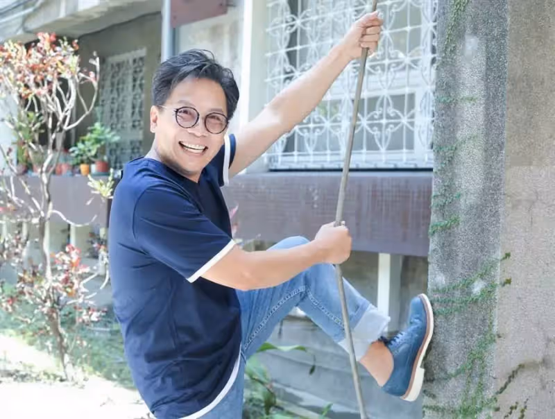 55歲許傑輝頂樓變菜園,自己種菜自己吃,當「城市農夫」20年:是一種修行