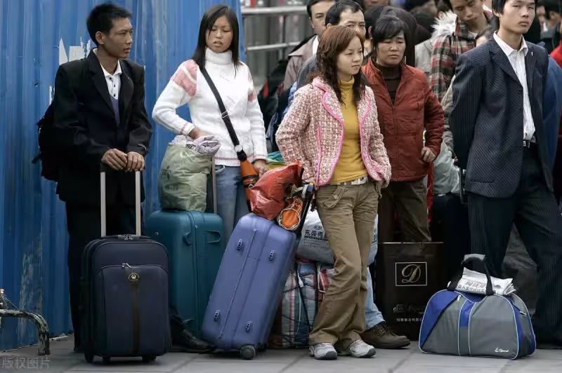 和丈夫結婚3年「他突然說喜歡上別人」離婚一年後偶遇婆婆 知道真相後趕緊拉著婆婆的手趕回家