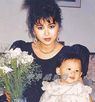 女兒26歲時拋下母親,結束了自己的生命,讓朱慧珍陷入人生低谷。現狀公開惹網友淚目:最勇敢的媽媽!!